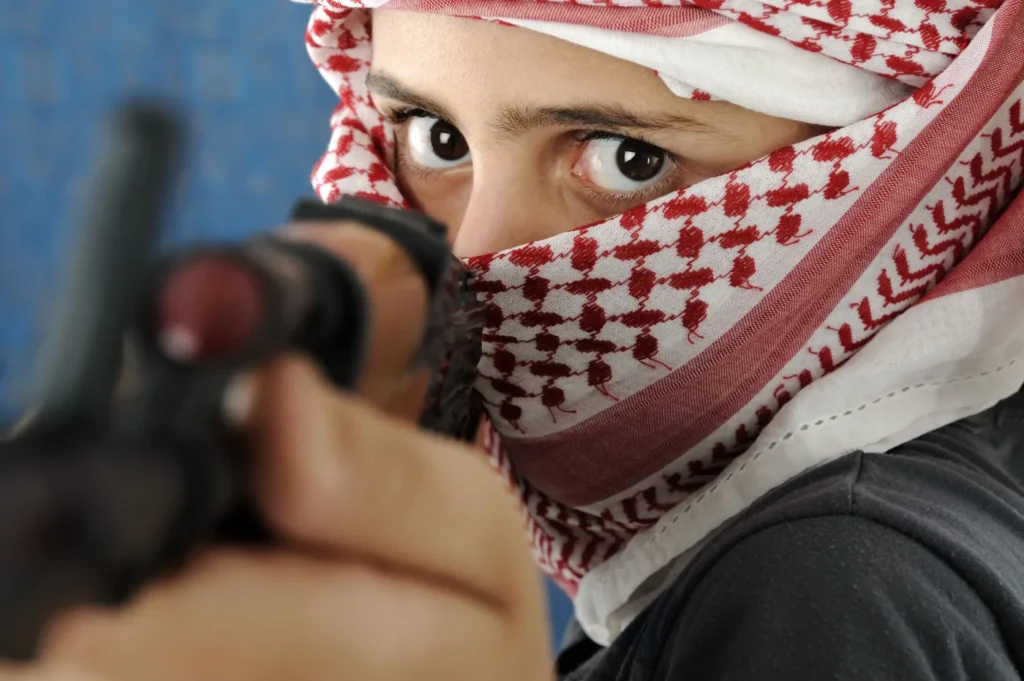 i ran savas eylemlerine katilim yasini 12 ye i ndirdi 55754