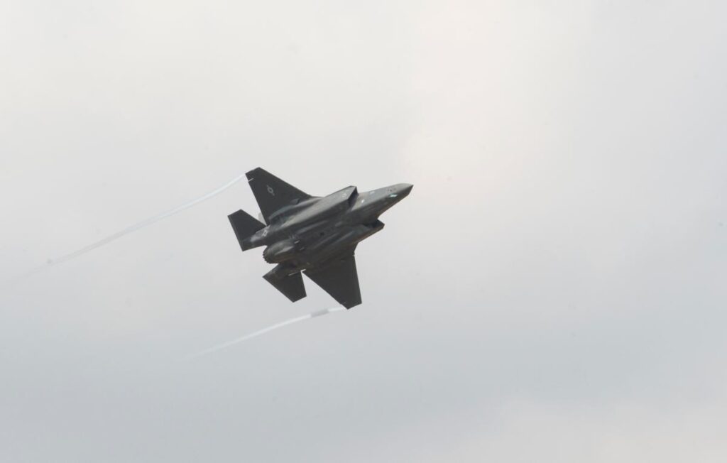 i ran uzerinde amerikan f 35 i hasar gordu acil i nis yapti 53044