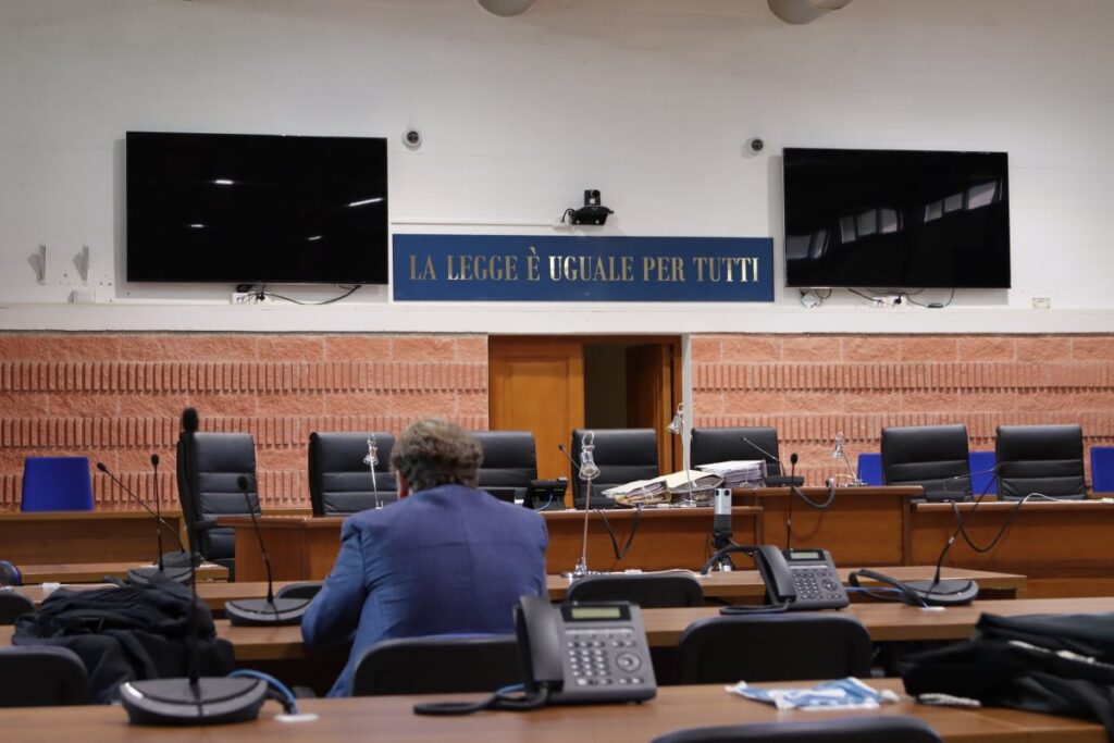 i talya da anne 31 yasindaki ogluyla mahkemelik oldu artik kendi ayaklari uzerinde durmali 54261