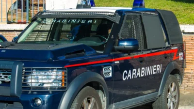 İtalya'da hırsızlar karabinierlerin merkezine sığındı 4 I talya da hirsizlar karabinierlerin merkezine sigindi 56365