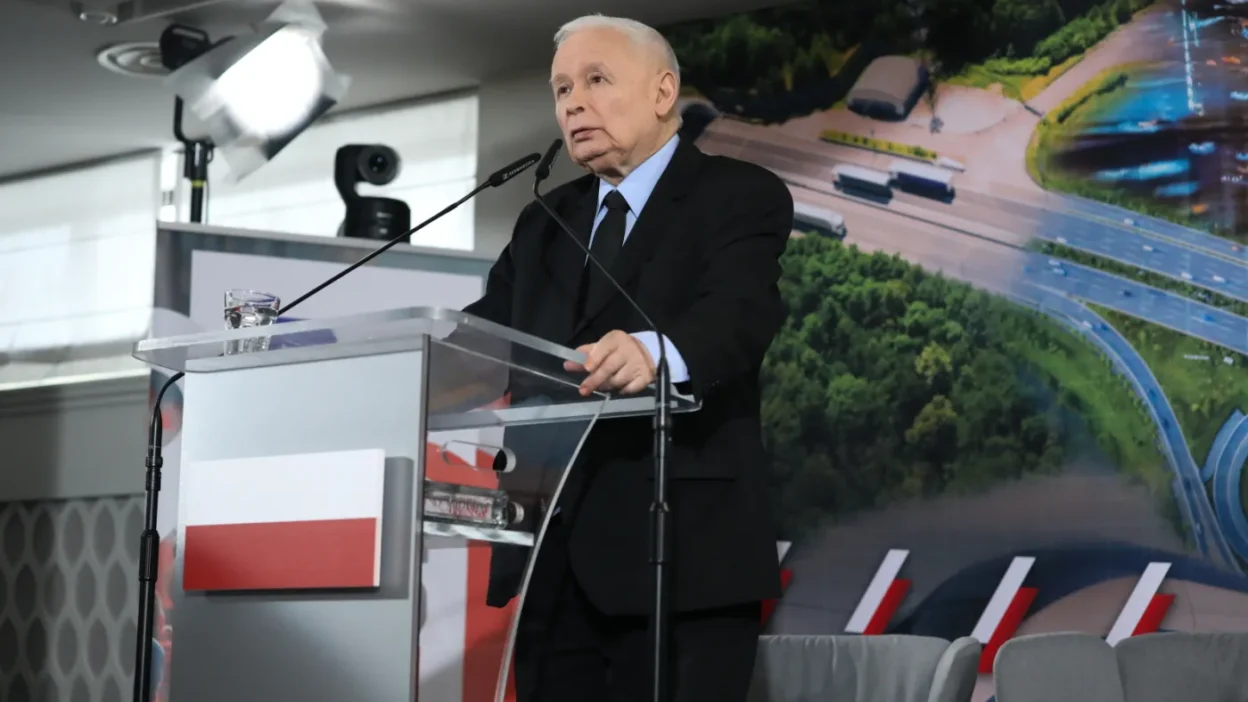 Kaczy ski den mevcut hukumete elestiri polonya etkin bir yonetime i htiyac duyuyor 53781