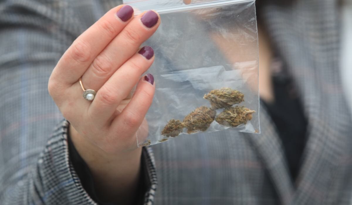 Kannabinoidlerin psikiyatrik bozukluklar uzerindeki etkisi arastirildi klinik deneyler belirgin bir fayda gosteremedi 54860