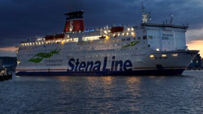 Karlskrona limani nda bekleyis suruyor stena line feribotunda yolcular mahsur kaldi 55993