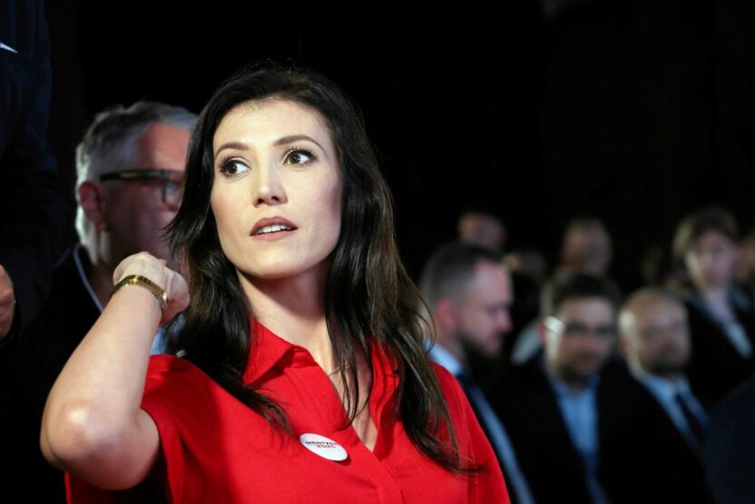 Konfederasyon partisi nde avrupa parlamentosu grubu degisikligi ve disiplin cezasi 55262