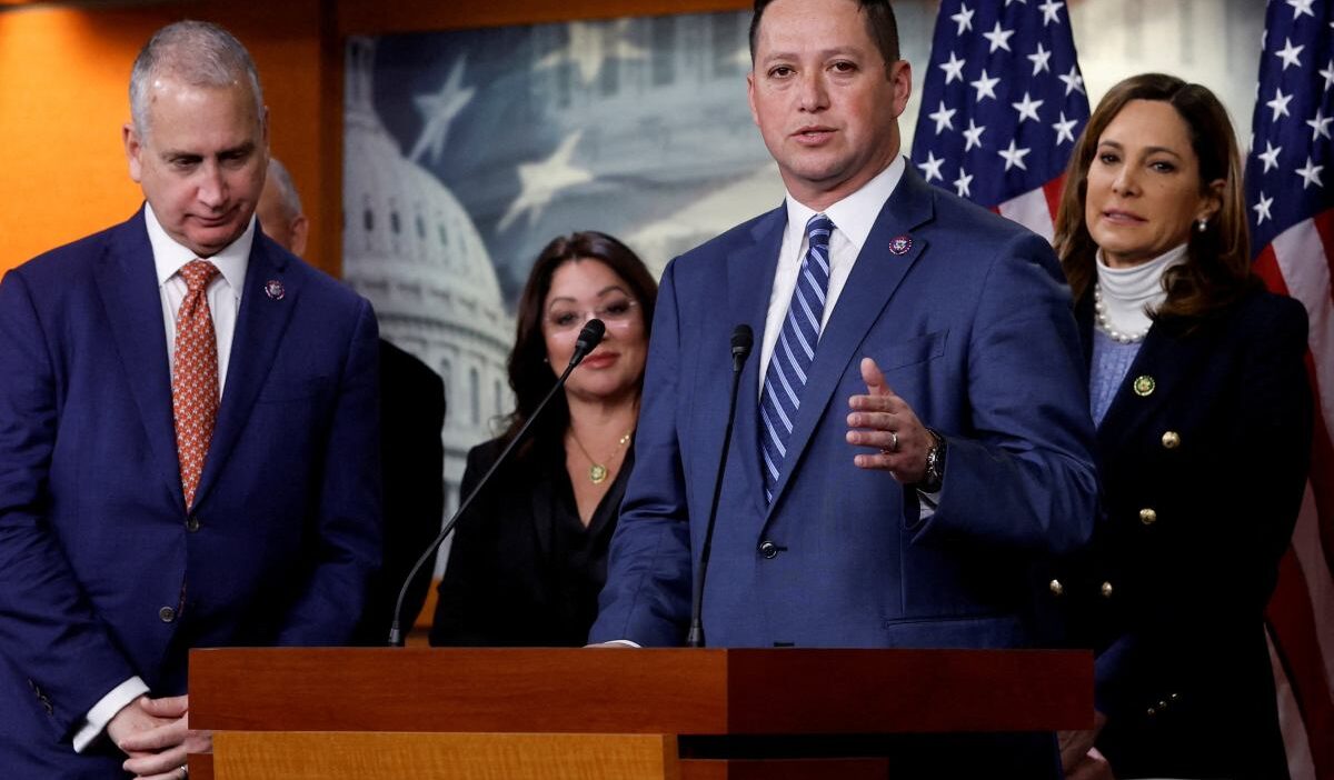 Kongre uyesi gonzales asistaniyla i ddia edilen i liski kampanyasini birakti 50809