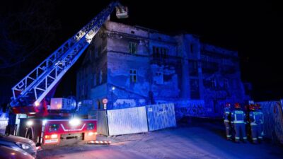 Krak w da terk edilmis binanin catisi cokutu arama kurtarma calismalari tamamlandi 51574