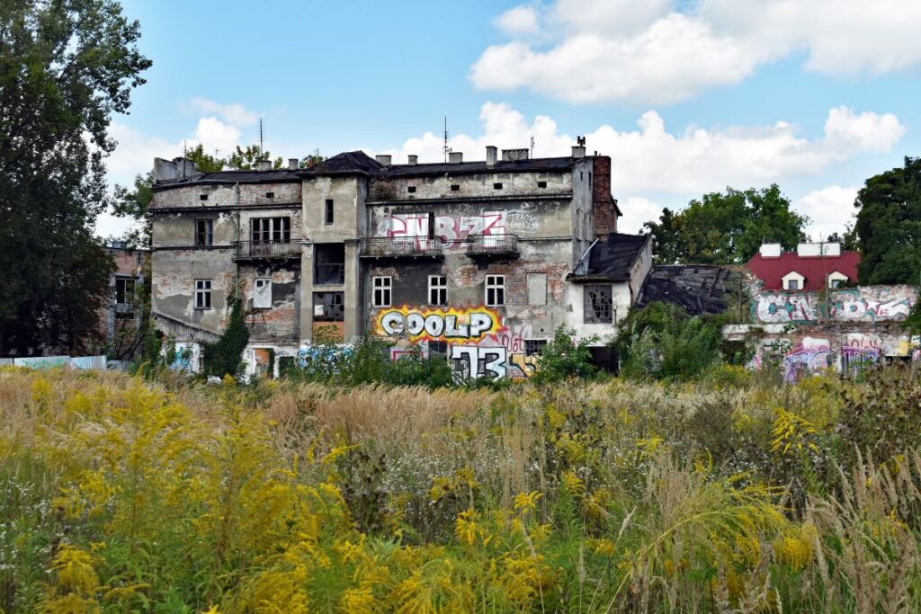 krakow da bina catisi cokmesi arama kurtarma calismalari devam ediyor 51525