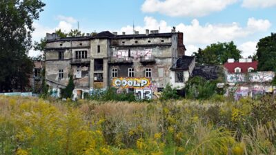 Krakow da bina catisi cokmesi arama kurtarma calismalari devam ediyor 51525