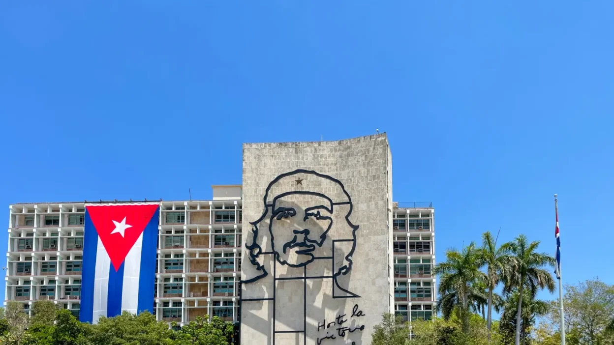 Kuba abd den olasi bir saldiriya karsi ordusunu hazirliyor 54236