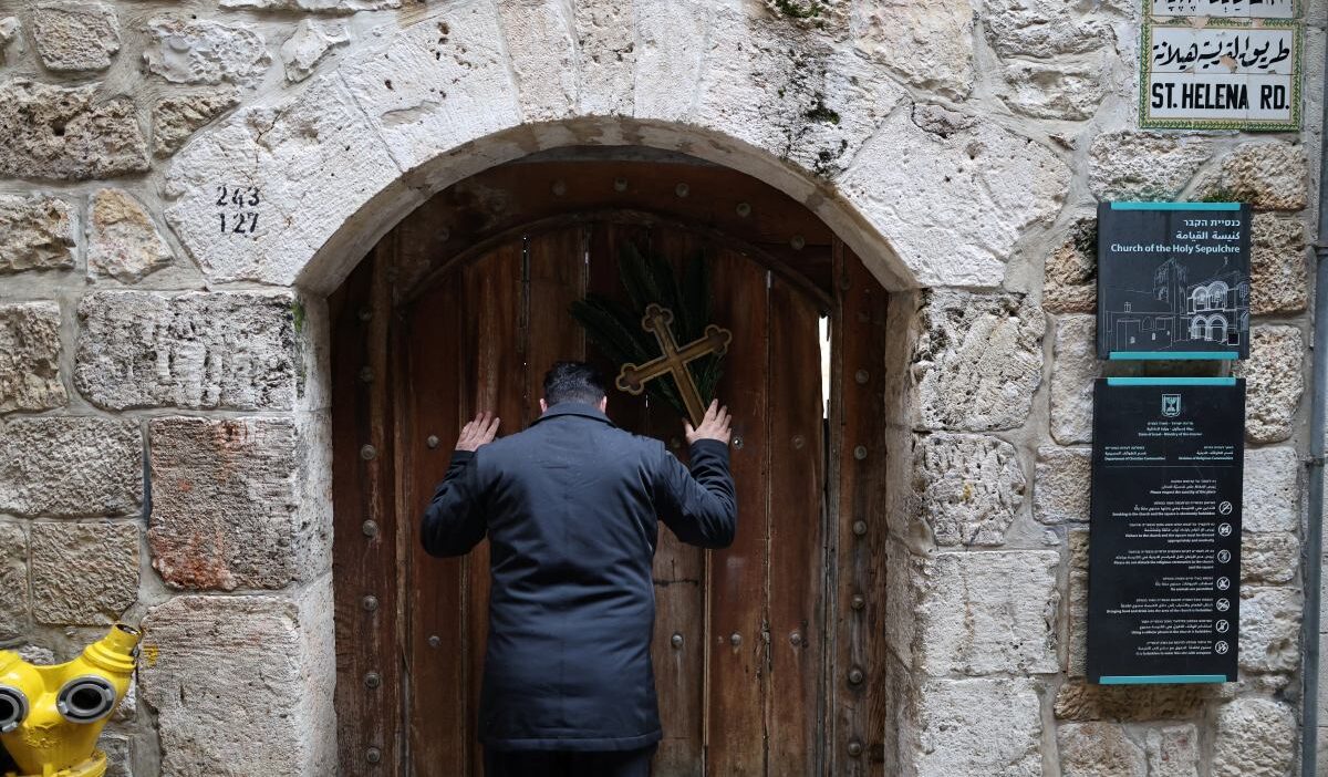 Kudüs'te latin patriği ve kustodi'nin ayin girişi engellendi 1 Kudus te latin patrigi ve kustodi nin ayin girisi engellendi 56638