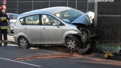 Lomianki'de trafik kazası: sürücü yola çıkıp fenerdireği devirdi 2 Lomianki de trafik kazasi surucu yola cikip fenerdiregi devirdi 50685