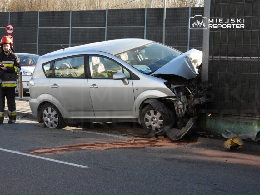 Lomianki de trafik kazasi surucu yola cikip fenerdiregi devirdi 50685