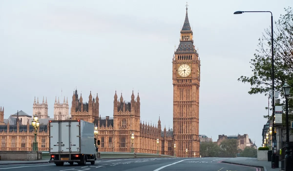 Londra'da sinagog yakınında ambulanslara eş zamanlı saldırı 1 Londra da sinagog yakininda ambulanslara es zamanli saldiri 54255