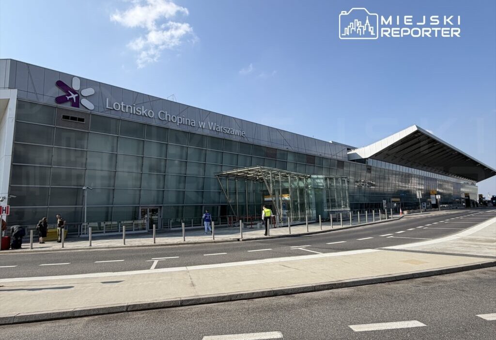 Lotnisku chopina da 13 mart cuma 11 55 te a terminali nin bir kismi ewaku edildi 51341