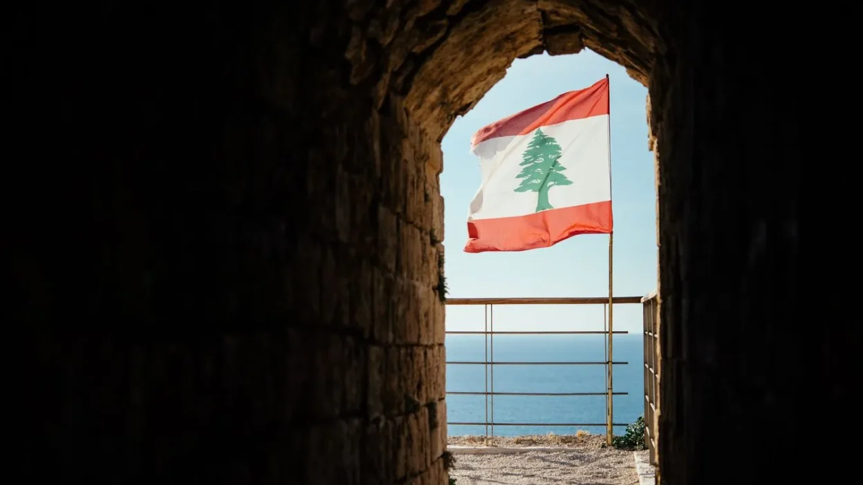 Lubnan i ran buyukelcisini persona non grata i lan etti gorevinden ayrilmiyor 56724