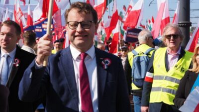 Macaristan da secim oncesi gosteriler orban ve rakibi magyar dan ayri mitingler 51613