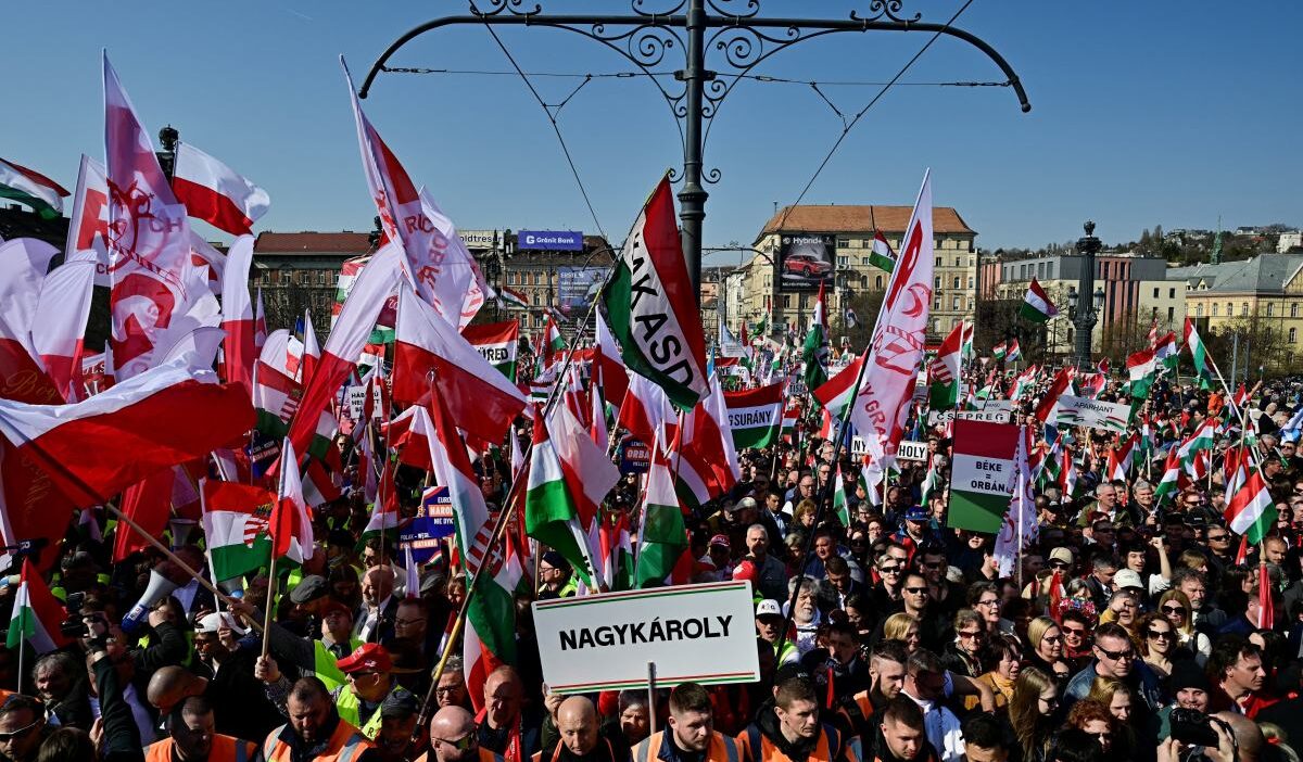 Macaristan ulusal bayramı’nda budapeşte’de farklı yürüyüşler ve polonya’ya yönelik mesajlar 1 Macaristan ulusal bayrami nda budapeste de farkli yuruyusler ve polonya ya yonelik mesajlar 51582