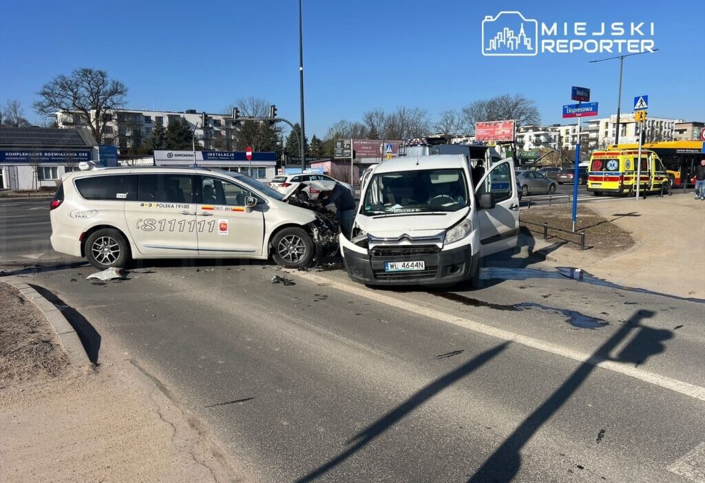 Modlińska ekspresova kavşağında trafik kazası: citroen sürücüsü kemersiz çarpışmada hastaneye kaldırıldı 1 Modli ska ekspresova kavsaginda trafik kazasi citroen surucusu kemersiz carpismada hastaneye kaldirildi 51066