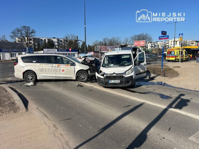 Modli ska ekspresova kavsaginda trafik kazasi citroen surucusu kemersiz carpismada hastaneye kaldirildi 51066