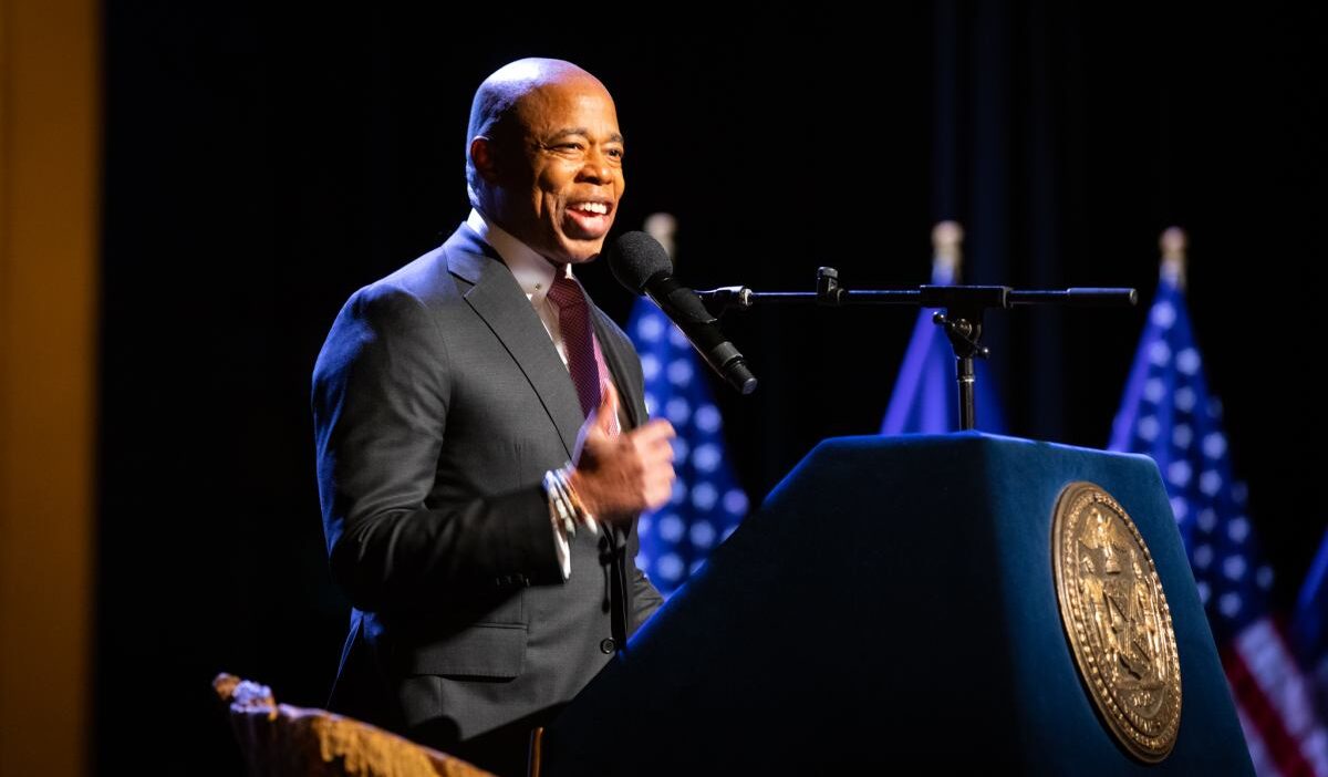 New york eski belediye baskani eric adams a yonelik cinsel saldiri i ddiasinda sorusturma gelisiyor 52334