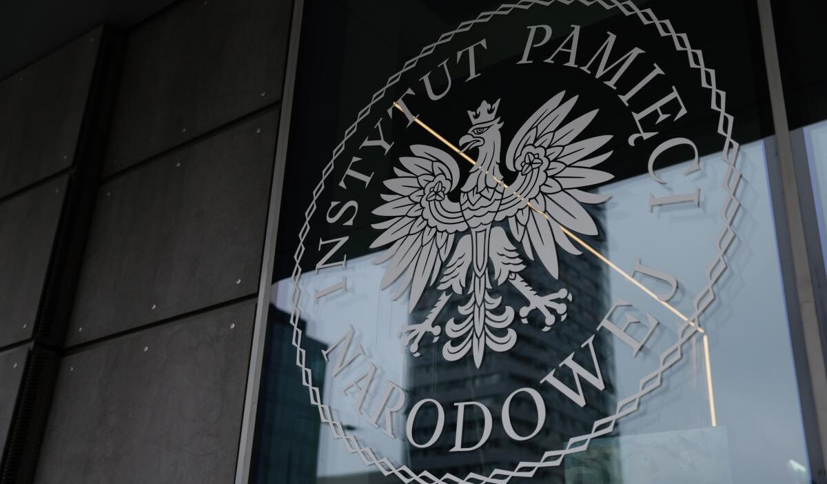 Nkvd tarafindan cinayete kurban giden polonyali subayin nisani ukrayna da satisa cikarildi 52353