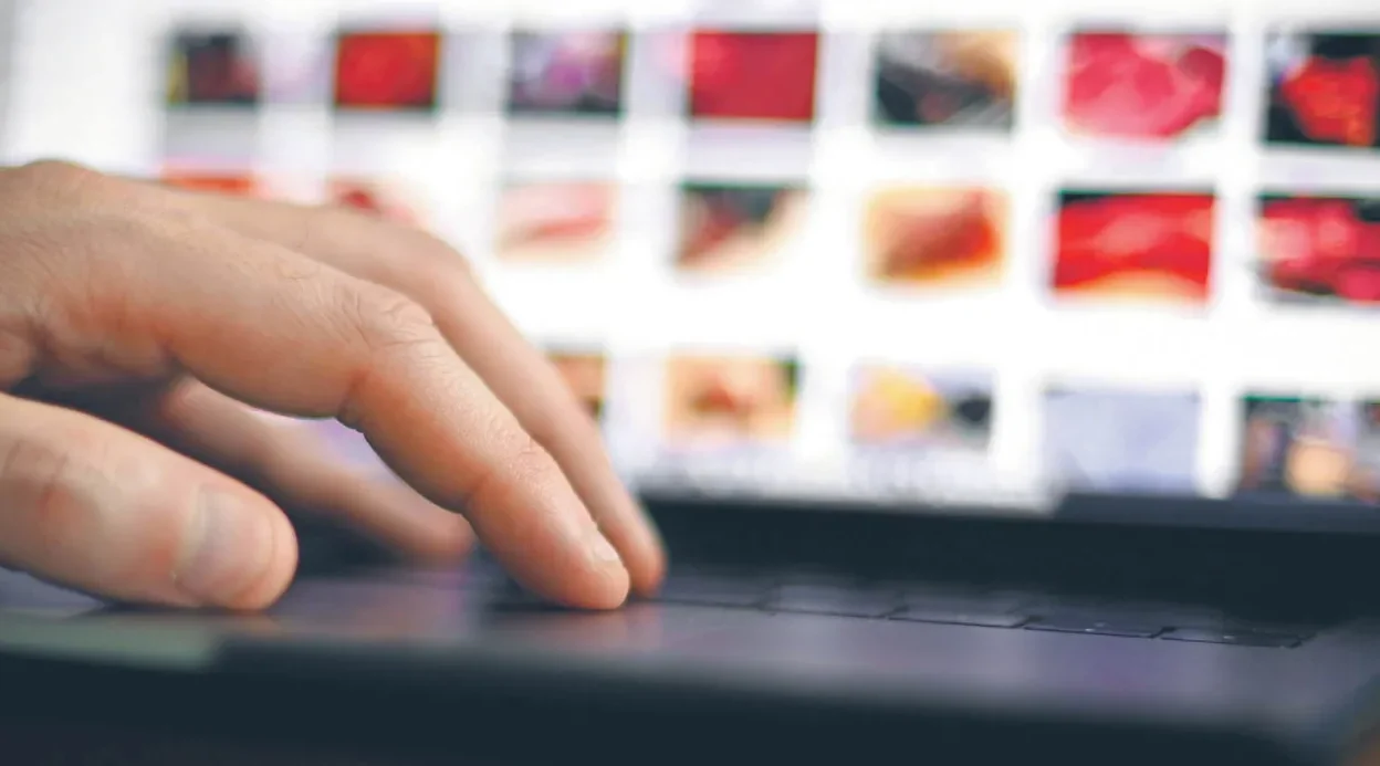 Okulda egitim ucreti i ndirimi karsiliginda ogrenci fotograflarinin yayinlanmasi tartisma yaratti 56524