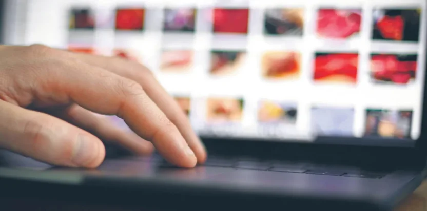 Okulda egitim ucreti i ndirimi karsiliginda ogrenci fotograflarinin yayinlanmasi tartisma yaratti 56524