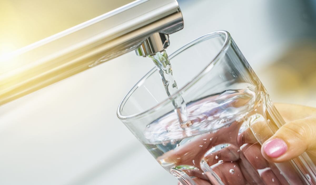 Oleck sehrinde su kaynagina e coli karismasi okullar kapatildi kriz masasi olusturuldu 52558