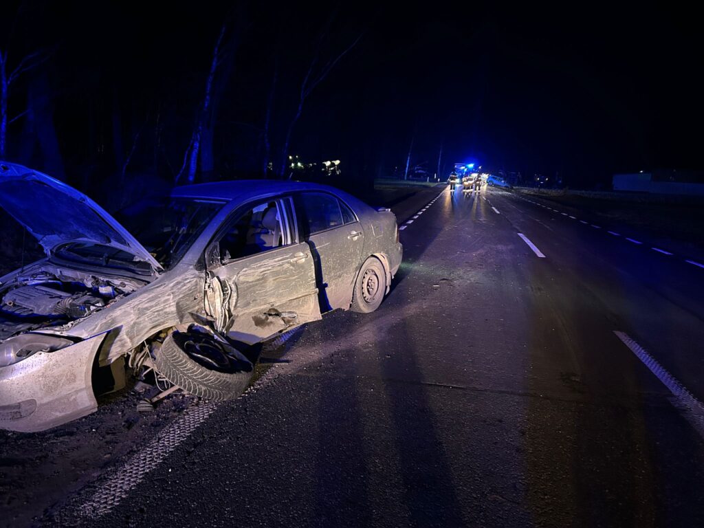 p o sk yakinlarinda uc aracli trafik kazasi yol kapatildi 51414