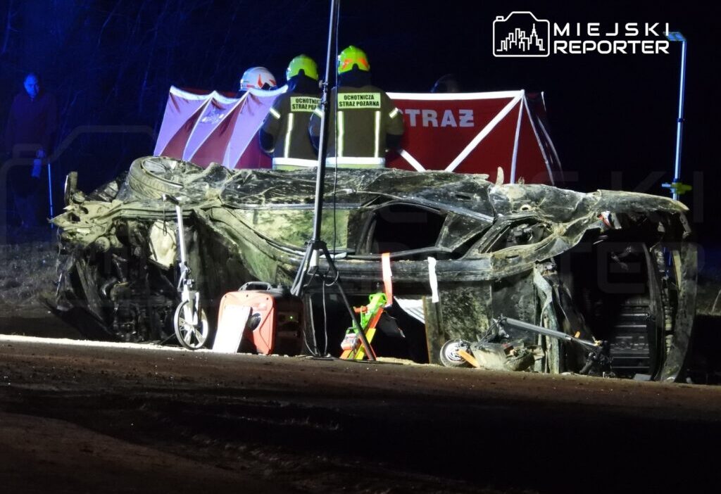 P ock ta m kolin de kaza gencleri tasiyan bmw nin devrilmesi sonucu 1 genc hayatini kaybetti 2 kisi agir yarali 51133