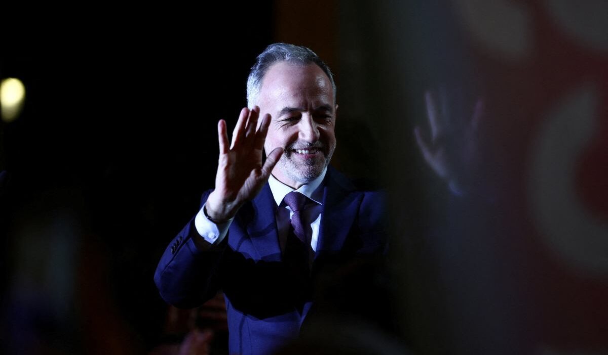 Paris'te solun zaferi: gregoire, yeni belediye başkanı seçildi 1 Paris te solun zaferi gregoire yeni belediye baskani secildi 54196