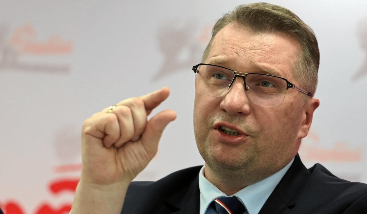 Pis lideri kaczyński, czarnek'i 2027 seçimlerinin aday başbakanı olarak duyurdu 1 Pis lideri kaczy ski czarnek i 2027 secimlerinin aday basbakani olarak duyurdu 53238