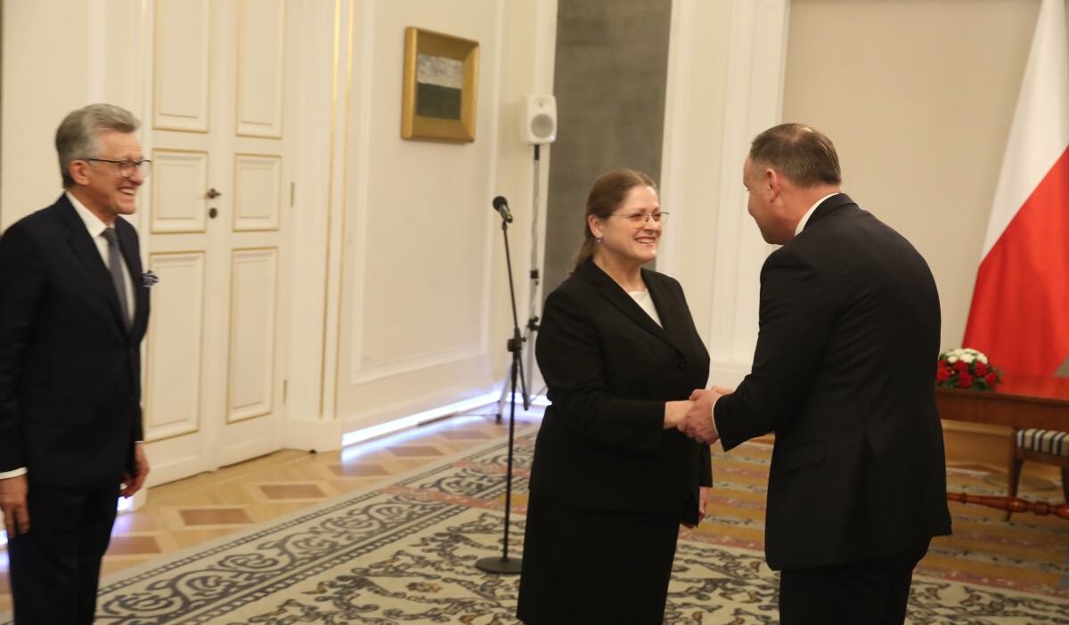Polonya anayasa mahkemesi uyelerinin yemin toreni gizlendi fotograflar 6 yil sonra ortaya cikti 54520