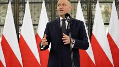 Polonya anayasa mahkemesi üyelerinin yemin töreni tartışması 2 Polonya anayasa mahkemesi uyelerinin yemin toreni tartismasi 57416