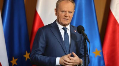 Polonya basbakani tusk macaristan cumhurbaskani orb n in ziyaretini elestirdi ve avrupa birligi odemelerini beklediklerini acikladi 54724