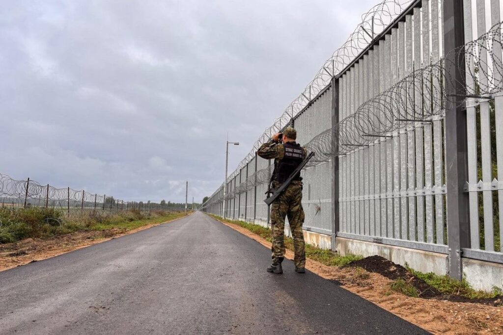 polonya belarus sinirinda siginma basvurularini kisitlama suresini uzatti 54104