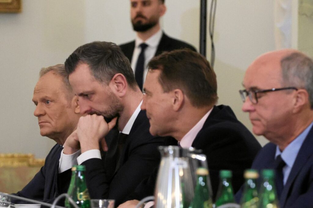 polonya cumhurbaskani karol nawrocki safe kredisi yasasini veto etti hukumet ve siyasi liderler tepkili 51317