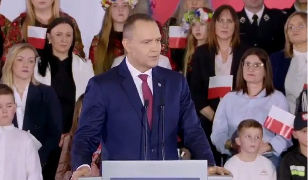 Polonya cumhurbaskani nawrocki ab nin safe programina veto etti ve almanya tazminat planini gundeme getirdi 51376