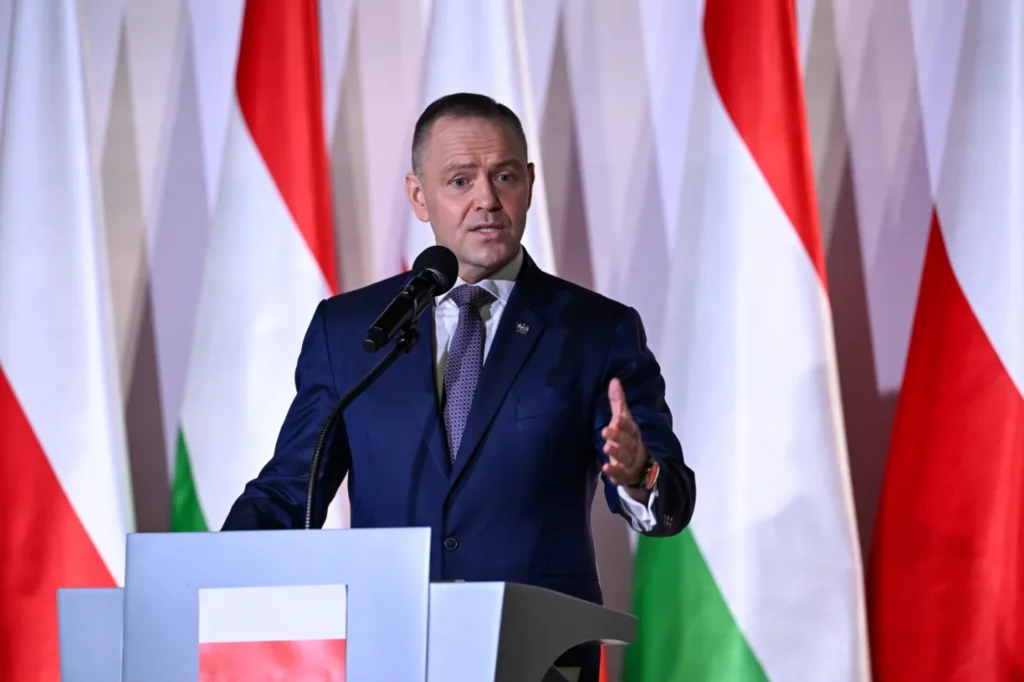 polonya cumhurbaskani nawrocki den gazeteciye sert uyari tusk tan tepki 54500