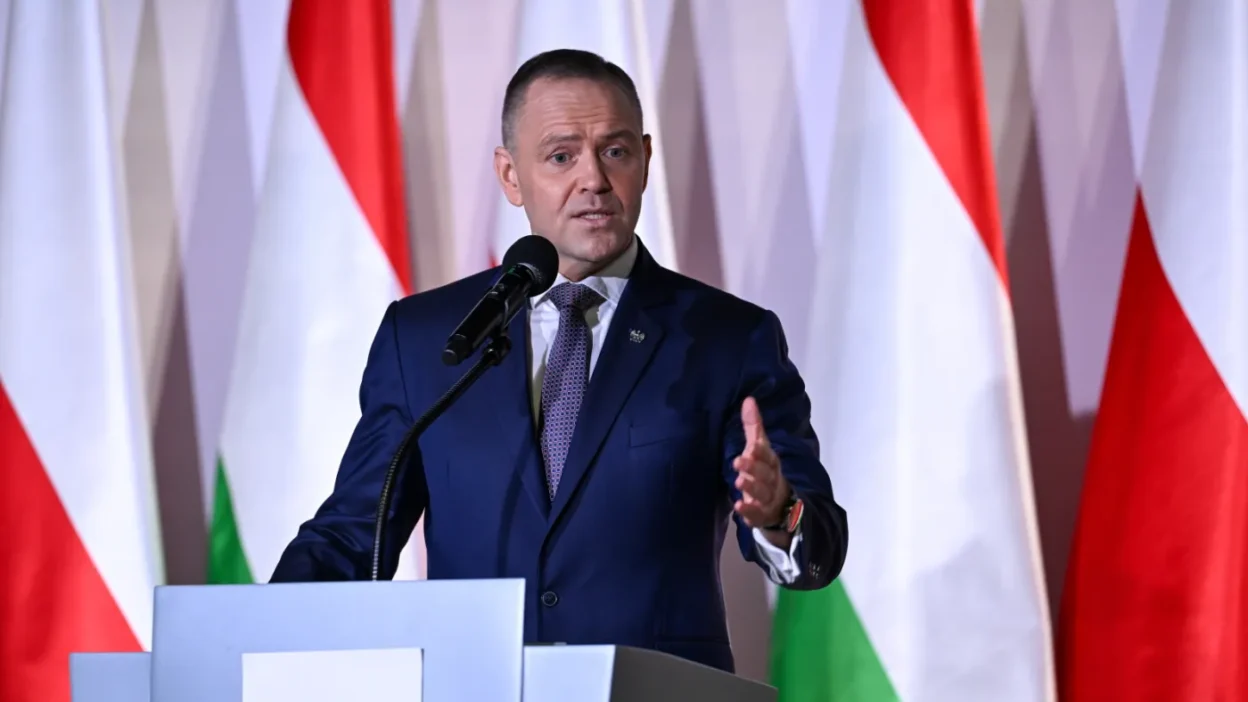 Polonya cumhurbaskani nawrocki den gazeteciye sert uyari tusk tan tepki 54500