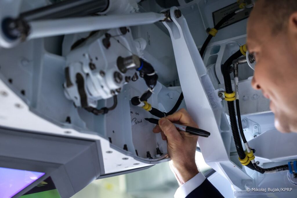 polonya cumhurbaskani nawrocki f 35 uretim tesisi ve cpac konferansi nda 56521