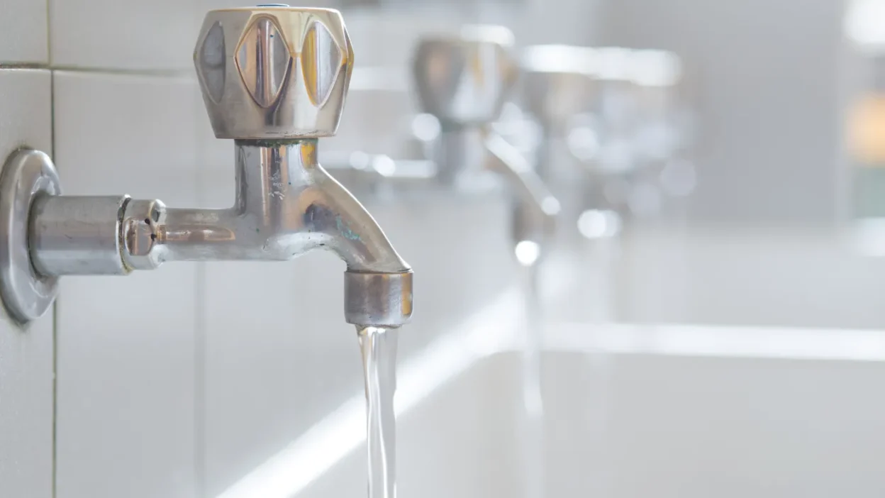 Polonya da 40 yerlesimde su kirliligi okullar kapatildi kriz masasi toplandi 52476