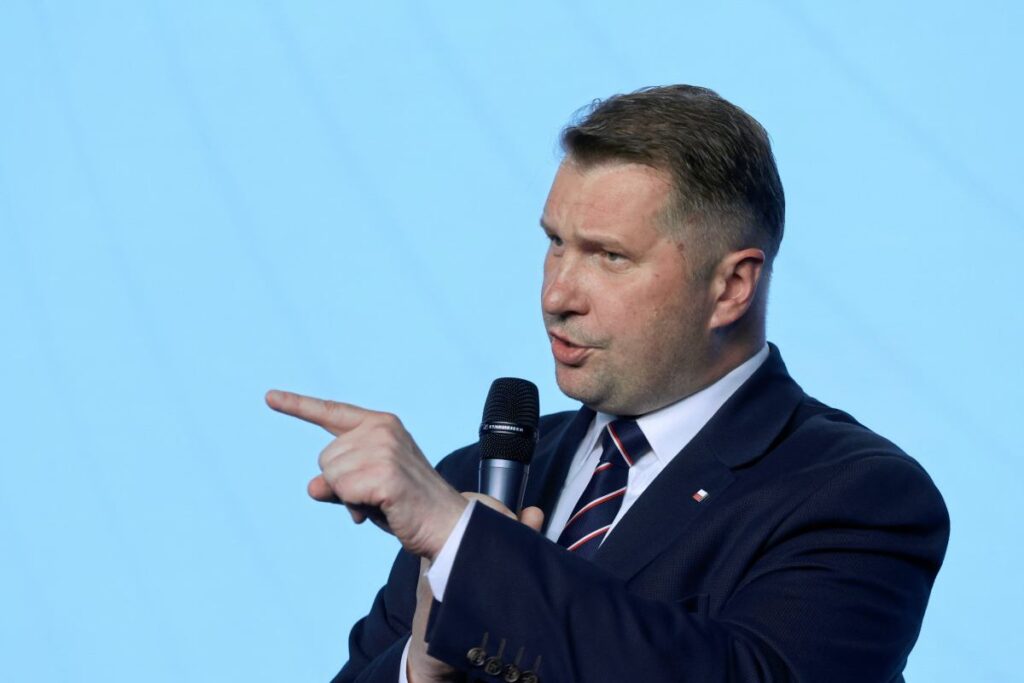 polonya da akaryakit fiyatlarina mudahale ve siyasi tartismalar 55726