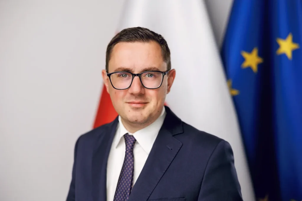 polonya da akaryakit fiyatlarini dusurme cabalari senato ya ulasti 55975