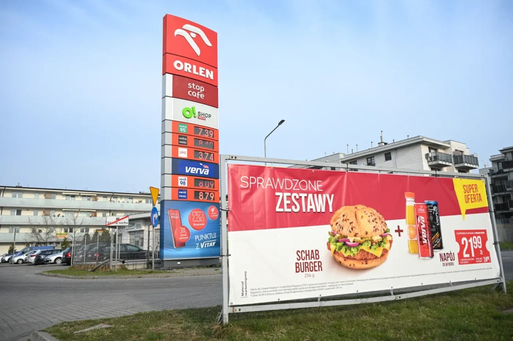 polonya da akaryakit fiyatlarini dusurme paketi yururluge girdi 56772