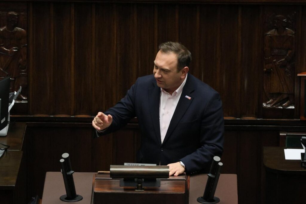 polonya da akaryakit fiyatlarini dusurmeye yonelik yasa tasarilari i lk okumada kabul edildi 55815