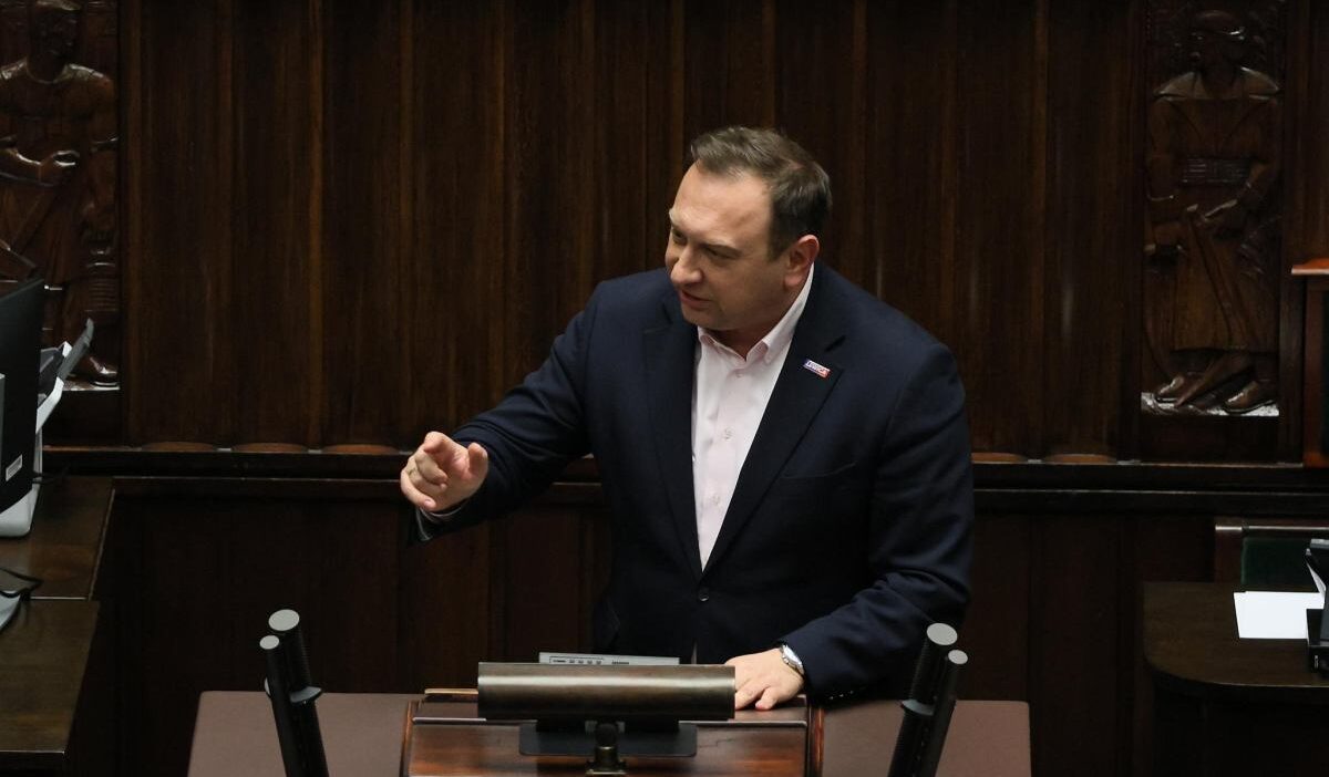 Polonya da akaryakit fiyatlarini dusurmeye yonelik yasa tasarilari i lk okumada kabul edildi 55815