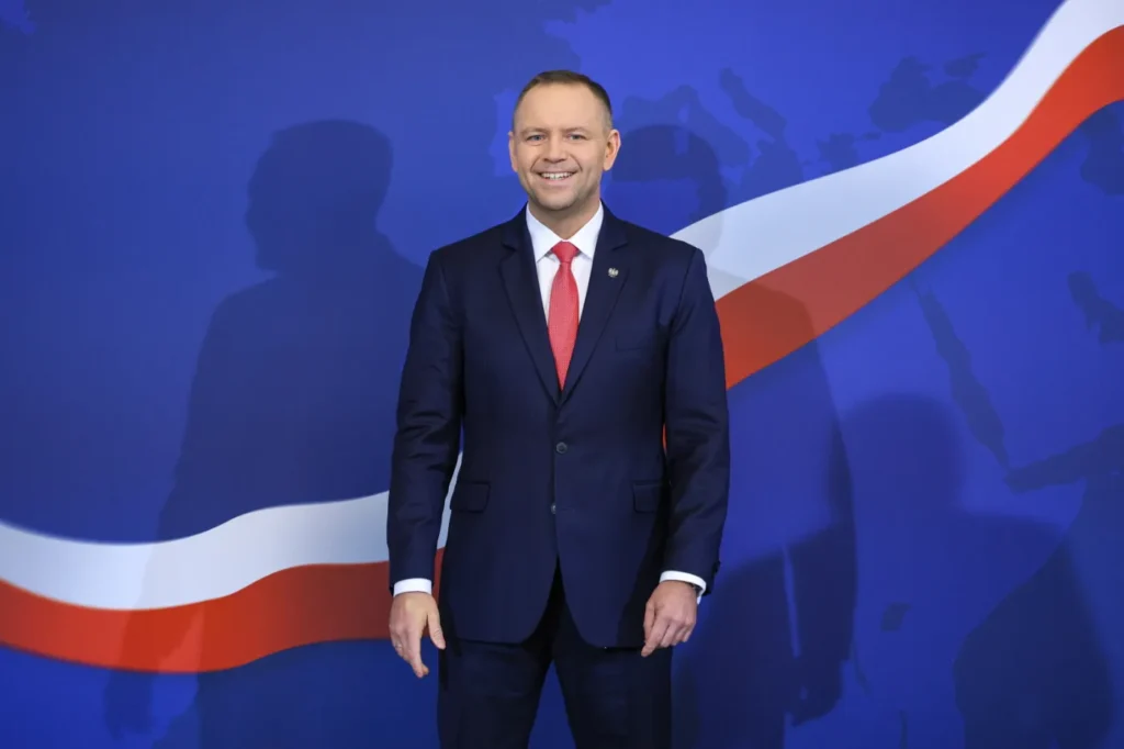 polonya da akaryakit fiyatlarini dusurmeye yonelik yasalar yururluge girdi 56165