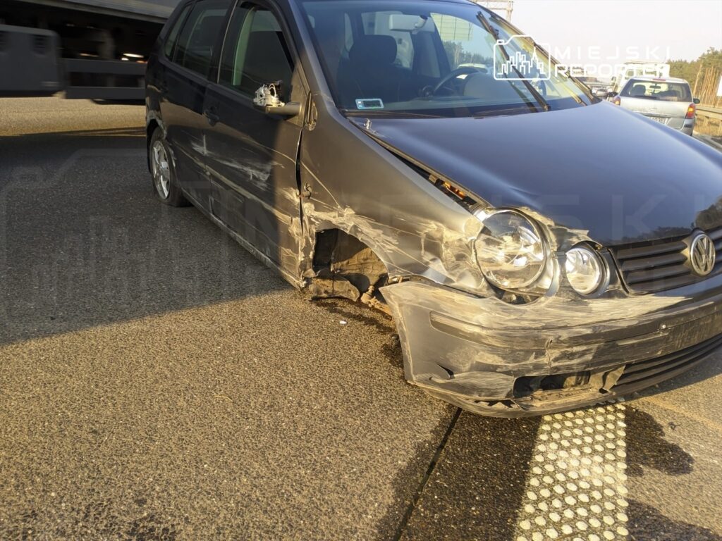 polonya da alkollu surucu kazaya karisti trafik 15 kilometre uzadi 51405