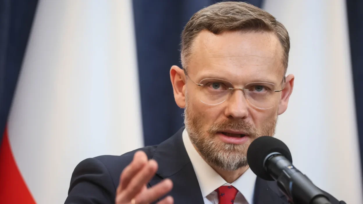 Polonya da anayasa mahkemesi hakim secimlerine yonelik usul i tirazi 52691